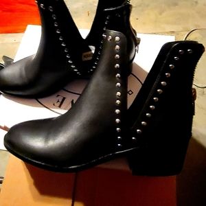 Size 7 Steve Madden Booties